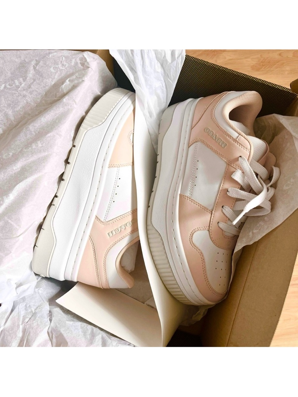 Coach Platform Sneaker
Women 9.0 US - Picture 2 of 14